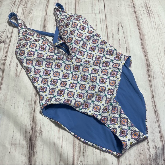 NWT BECCA BY REBECCA VIRTUE
Skylar Reversible Plunge One Piece Swimsuit - Picture 8 of 16